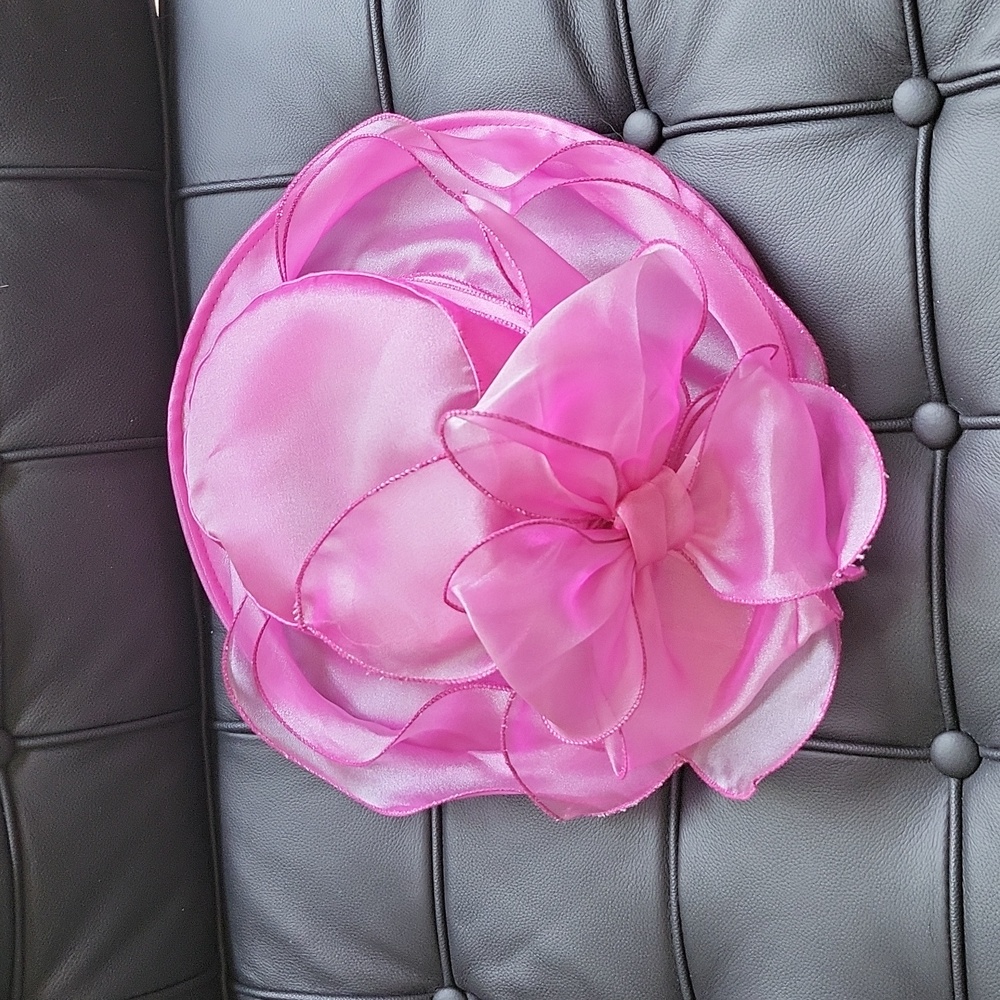 Church or Kentucky Derby hat. Brand is Dantiya. Suze Large. Mauve pink.